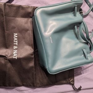 Matt and nat shoulder bag